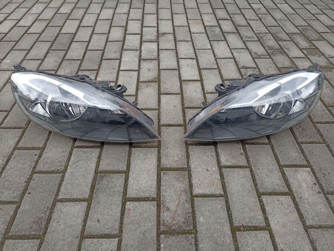 Volvo V40 CC40 Lampa Reflektor Lewy Prawy Przod