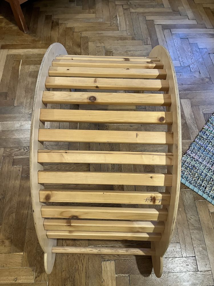Drewniany bujak ze zjezdzalnią Montessori