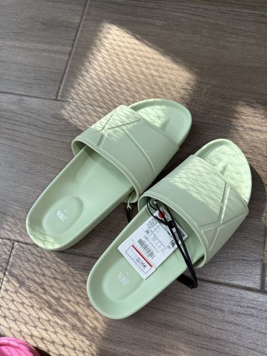 Шльпанці zara