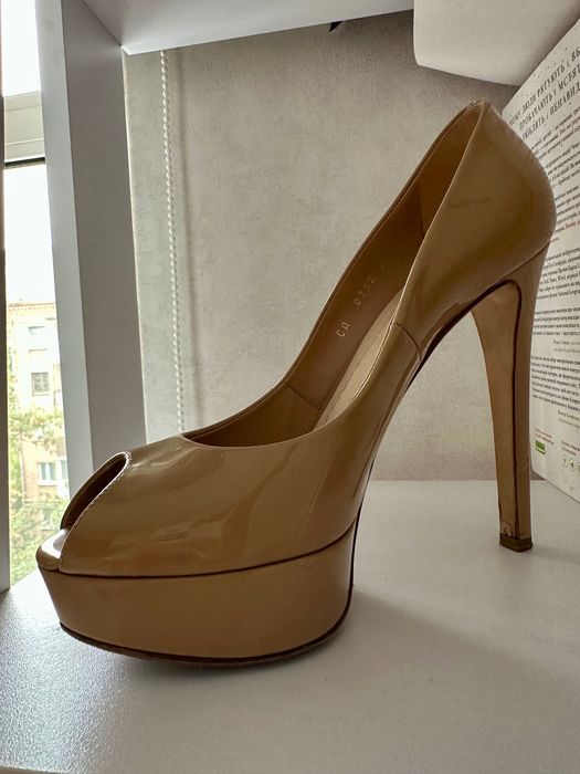 Продам туфлі Dior