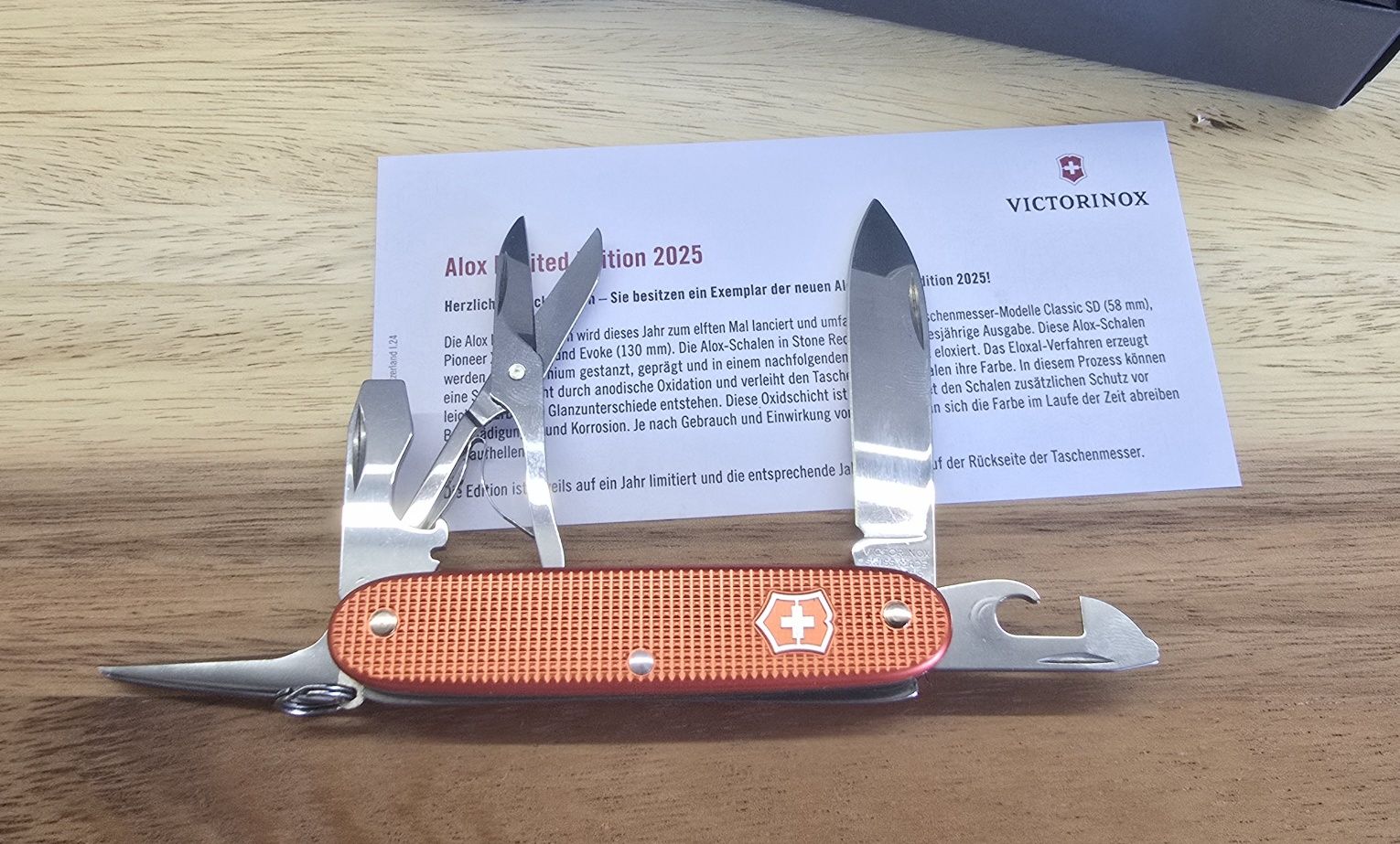 Szwajcarski scyzoryk Victorinox Pioneer X Alox Limited Edition 2025