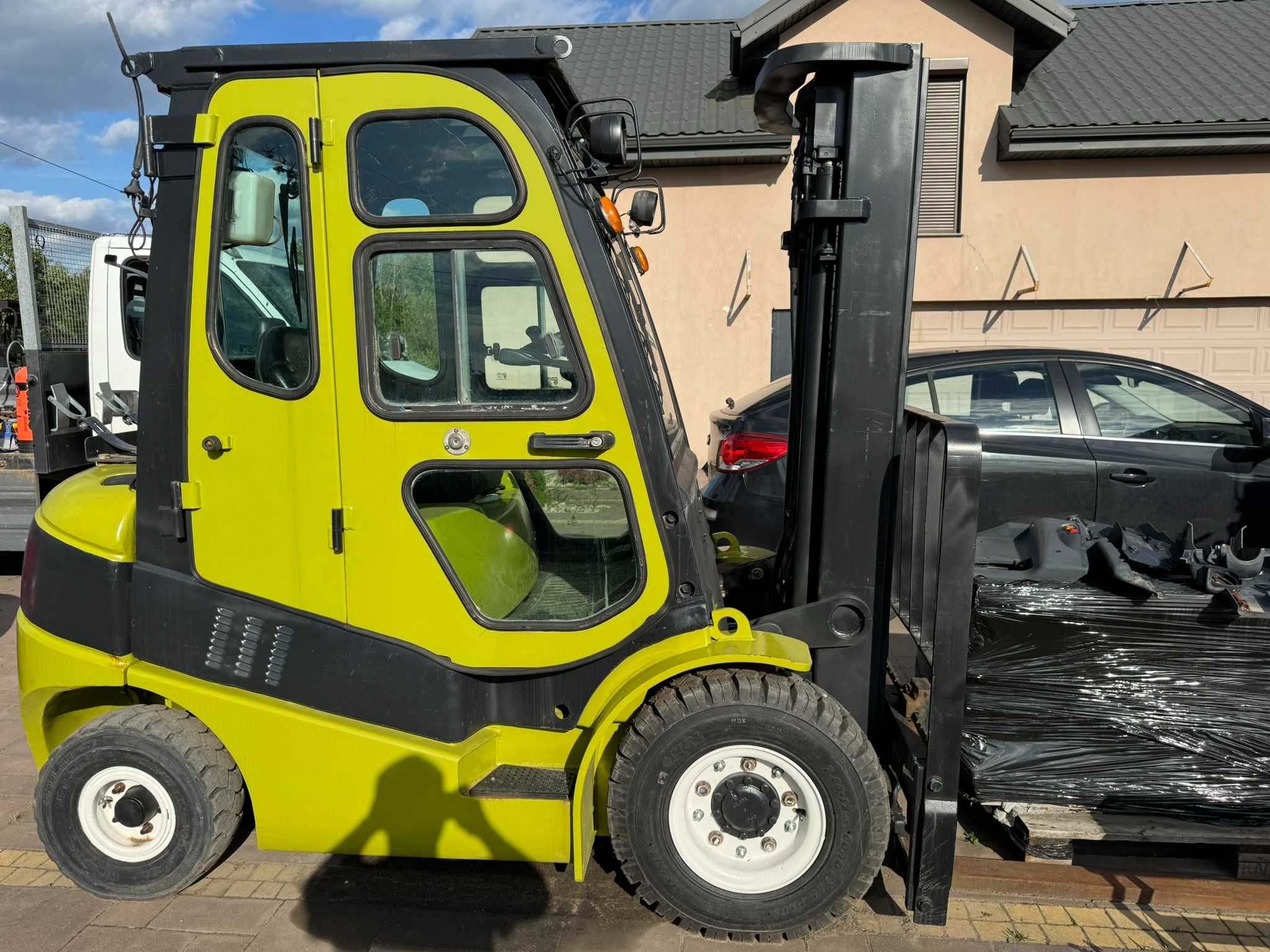 Sprzedam wózek widłowy Clark C25L – 2010 – udźwig 2500 kg – LPG