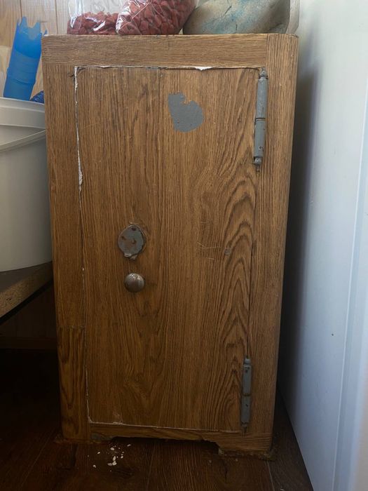 Продам сейф бу з двома ключами