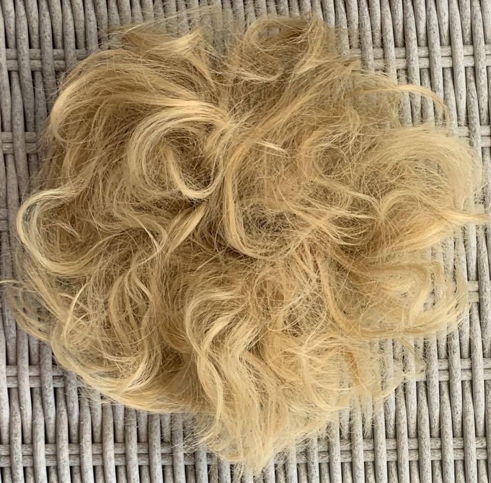 Premium Ultra włosy doczepiane, ciepły blond, kok na gumce ( 370 )