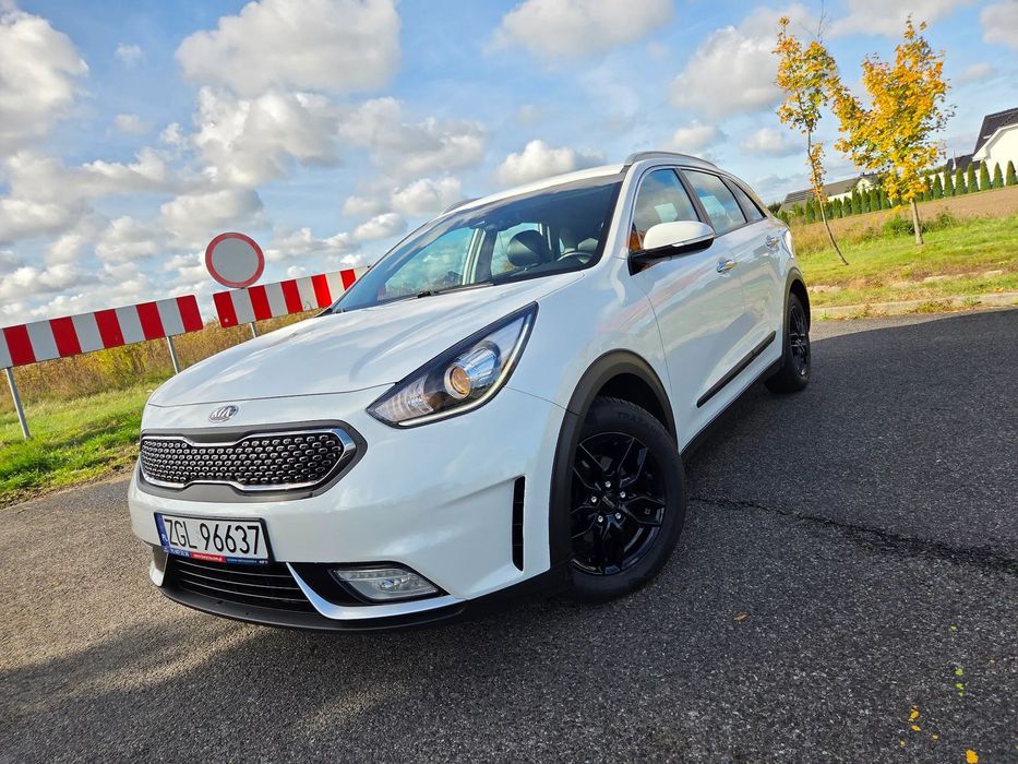 Kia Niro Super stan, hybryda, nowe opony, FV23%, HAK, kamera cofania, NAVI