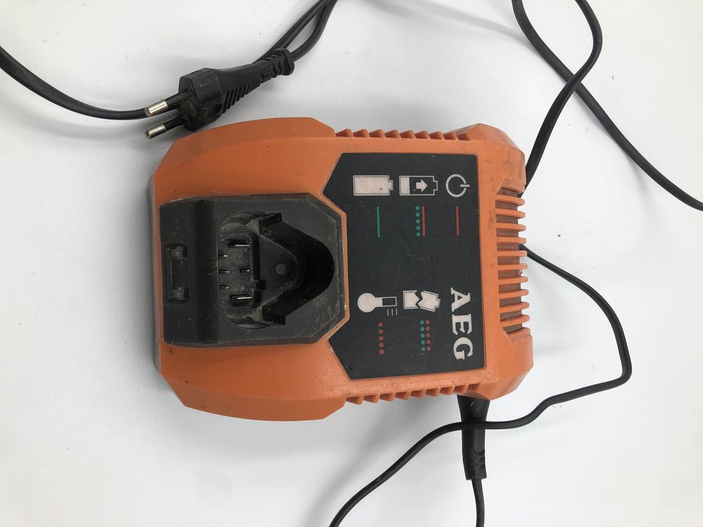 Ładowarka AEG LL1230