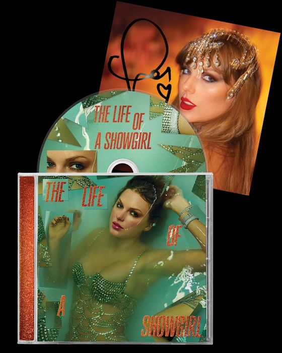 Taylor Swift The Life Of A Showgirl Signed CD ( 1 i 2 )