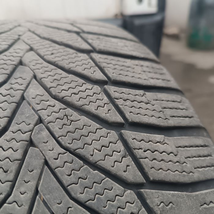 Шини Зима Nexen 245 45 r18