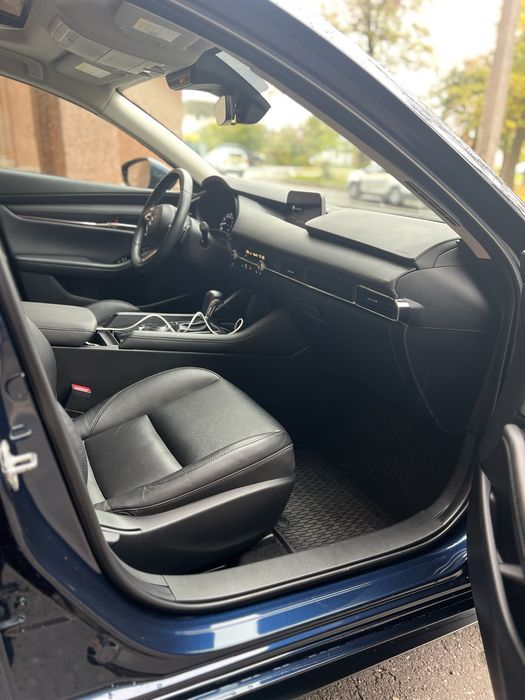 Мазда 3 Mazda 3 21 рік