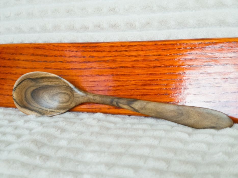 Дерев'яна ложка ручної роботи з дерева горіха оброблена Osmo