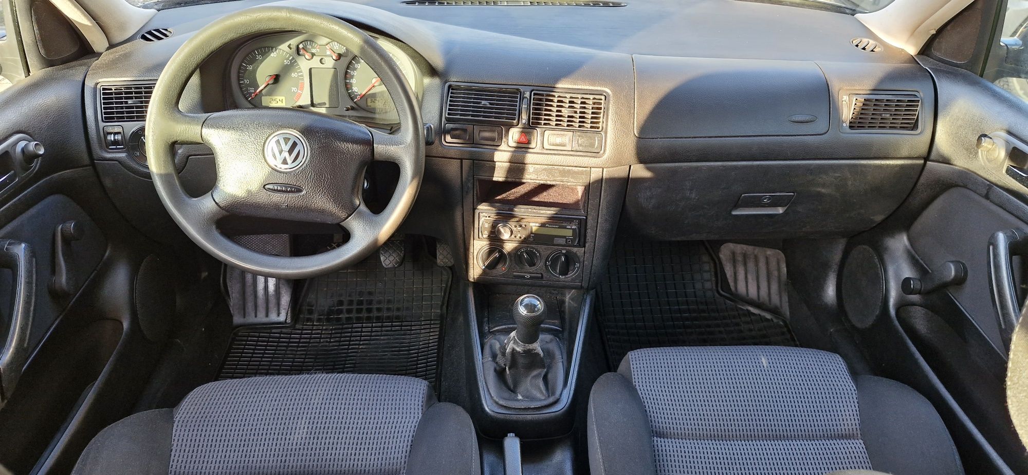 Volkswagen Golf 4 1.6 benzyna