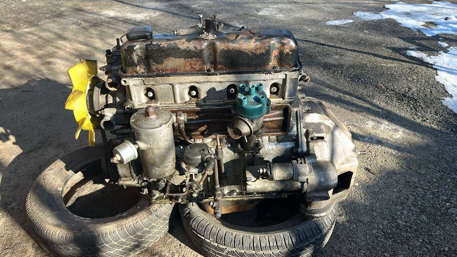 Двигун ЗМЗ-402 (24д) Газель вантажна карбюратор розбор деталі