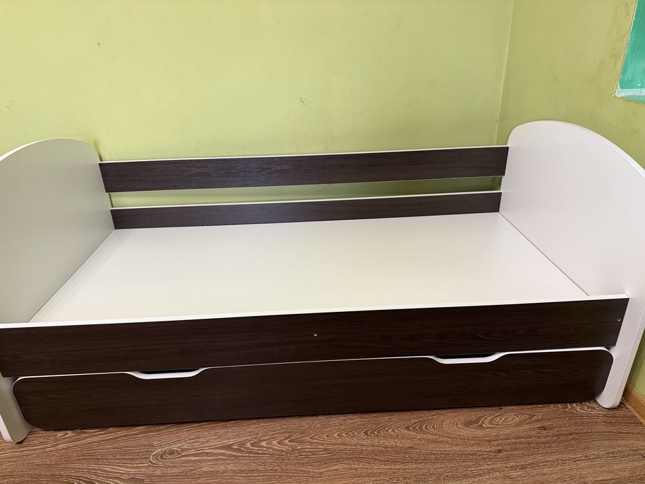 Дитяче ліжко з матрасом