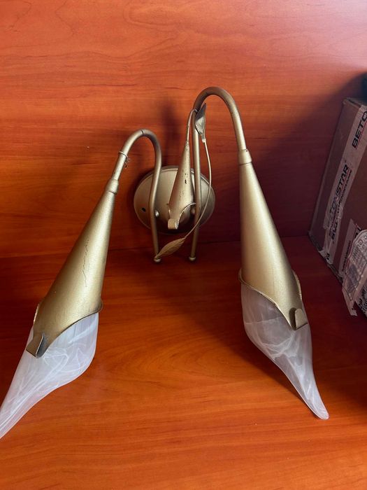 Zestaw oświetleniowy: żyrandol, kinkiety, lampa