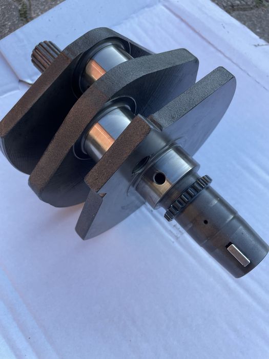 Suzuki VL800 Volusia Intruder wał korbowy