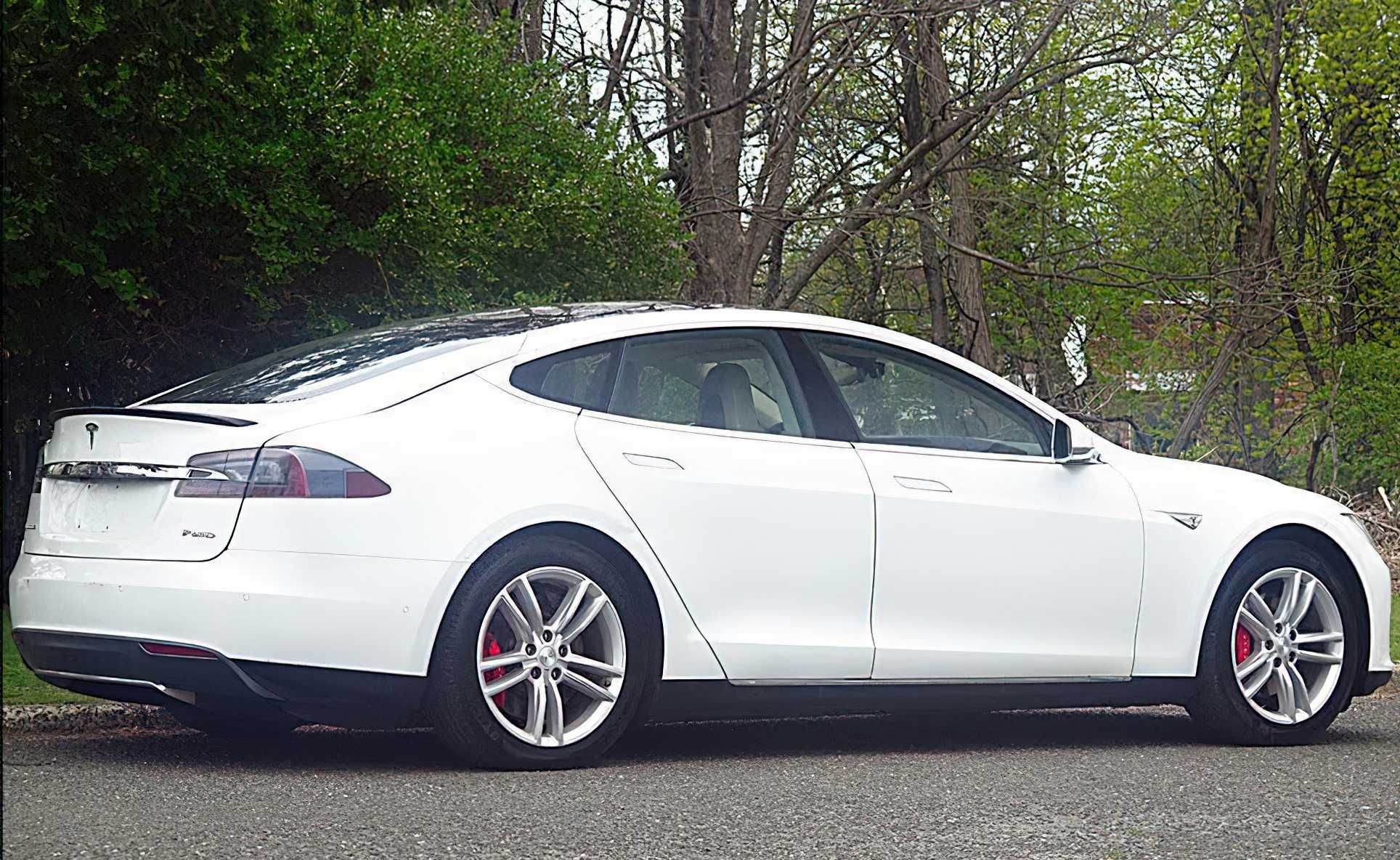 Tesla Model S P85D 2015