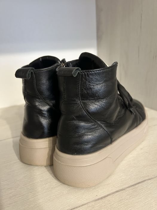 Продам зимові шкіряні ботінки 36р