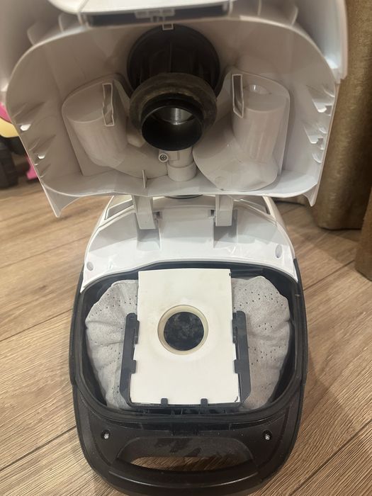 Пилосос Electrolux EB31C1UG