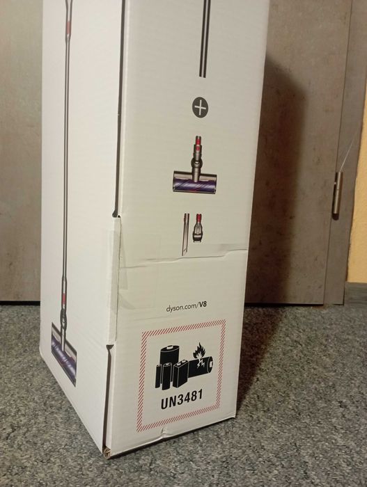 Dyson V8 Advanced - Kompaktowy odkurzacz bezprzewodowy NOWY