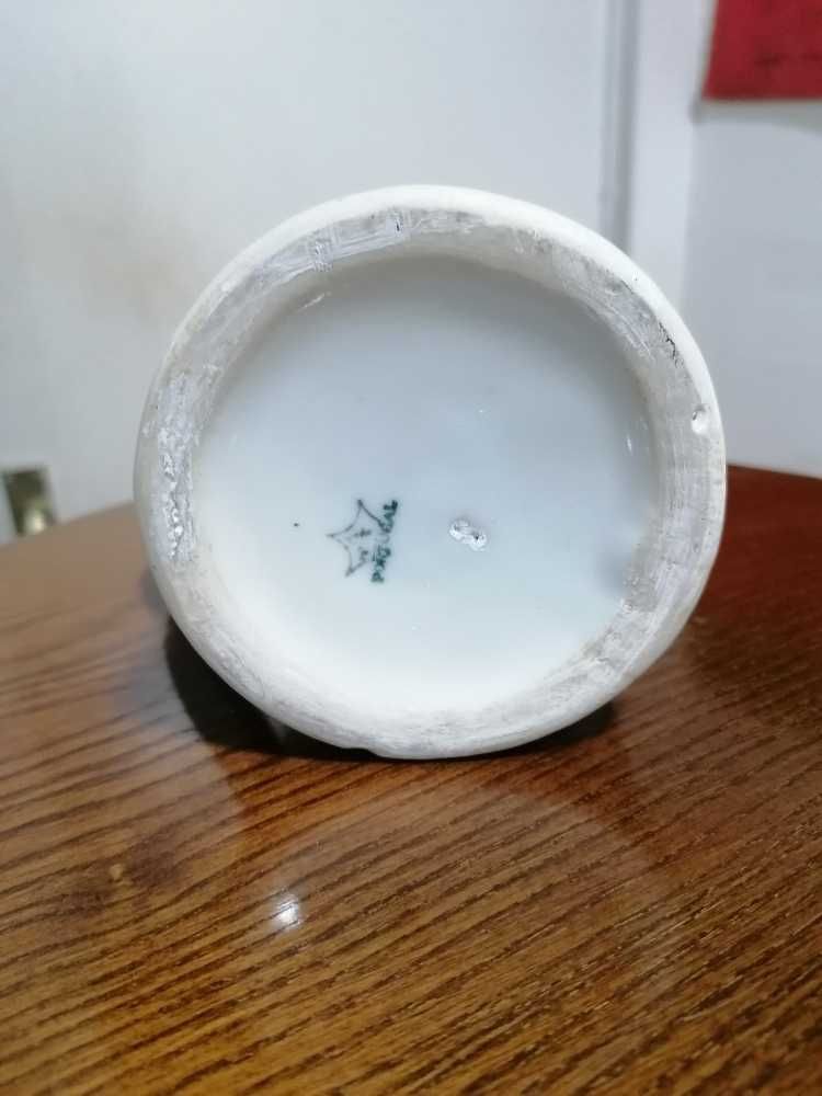 Caneca em porcelana Artibus, branca