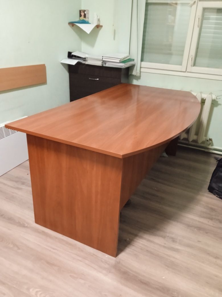 Стіл великий офісний
