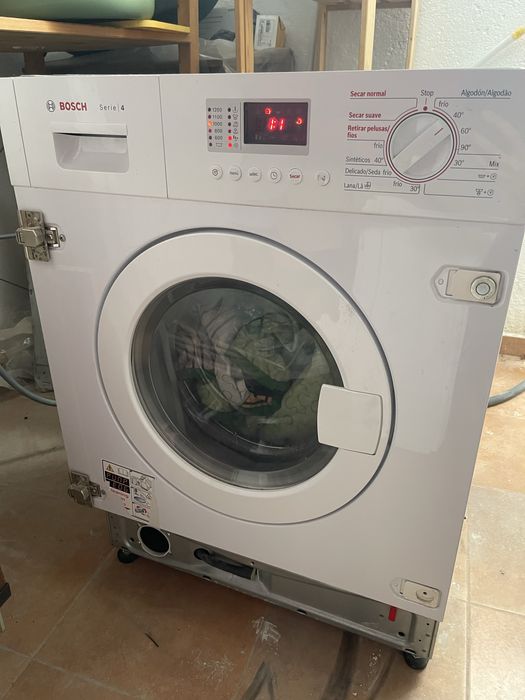 Maquina Lavar e secar Bosch serie 4 de encastre 7/4kg