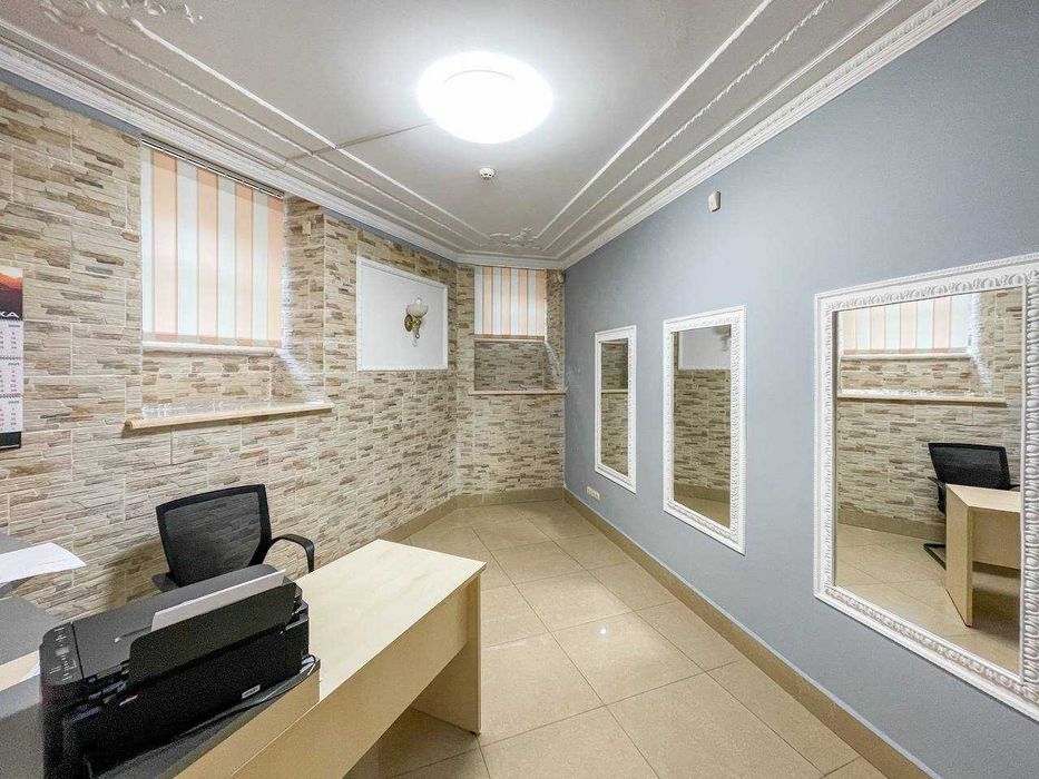 Продаж кутового приміщення неподалік центру Львова. Без комісії