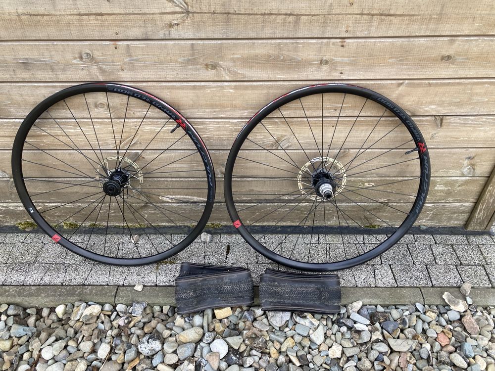 Koła Fulcrum Rapid Red 900 700C, Hutchinson Touareg 40C, tarcze 160mm