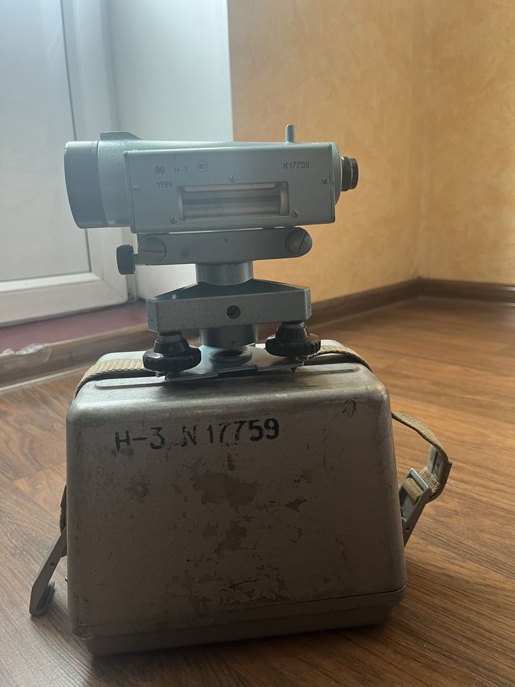 Нівелір Н-3 з штативом і рейкою