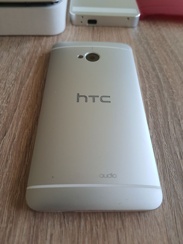 Смартфон HTC One 802d + комплект