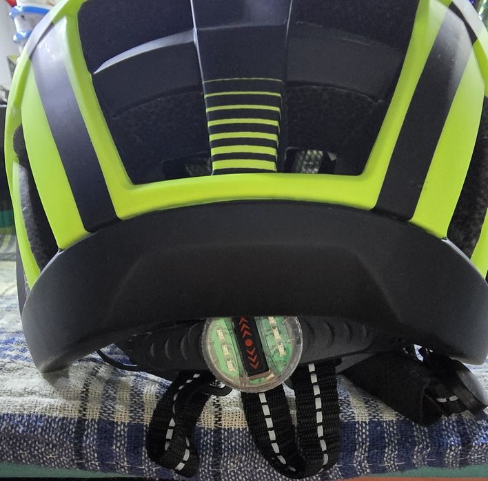 Kask rowerowy NOWY z lampką.