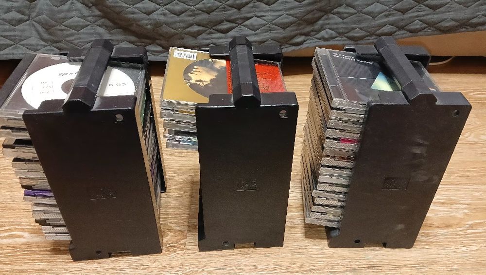 3 полички для компакт-дисків