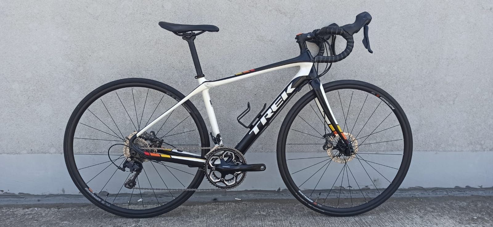 TREK DOMANE 4.3 DISC, Shimano 105(hydraulika/sztywna oś),Rozmiar 50/XS