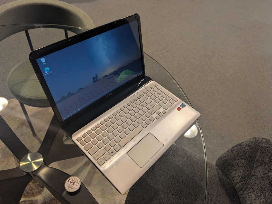 Sony VAIO i3 • 8GB RAM  Radeon  Windows 10  Gotowy do pracy