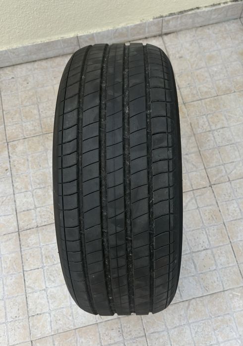 Pneu Michelin (semi-novo)