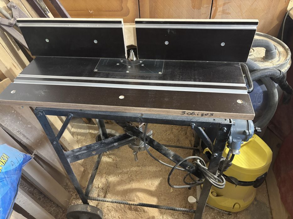 Продам фрезерний станок