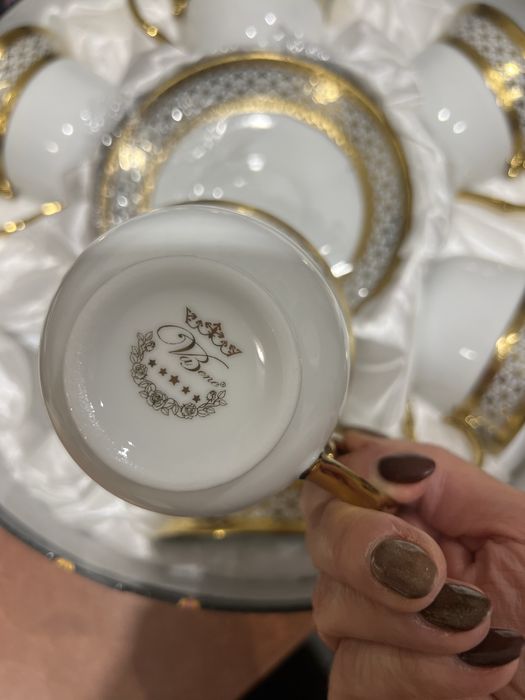 Nowy zestaw eleganckich porcelanowych filiżanek