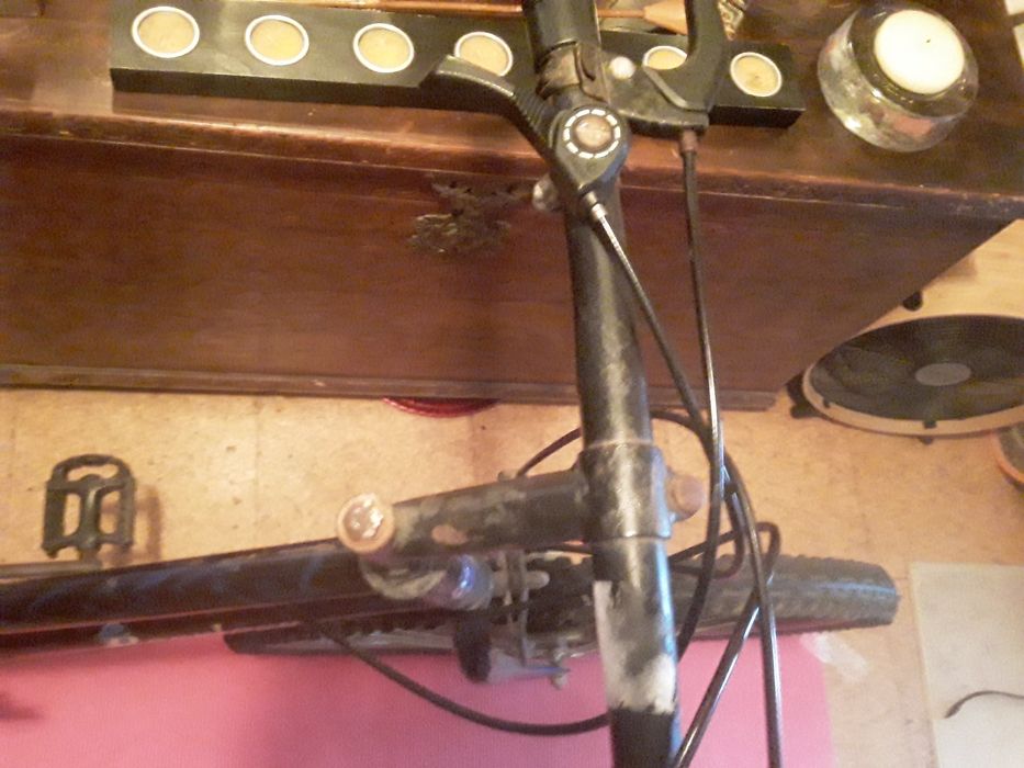 Bicicleta usada com marcas de uso