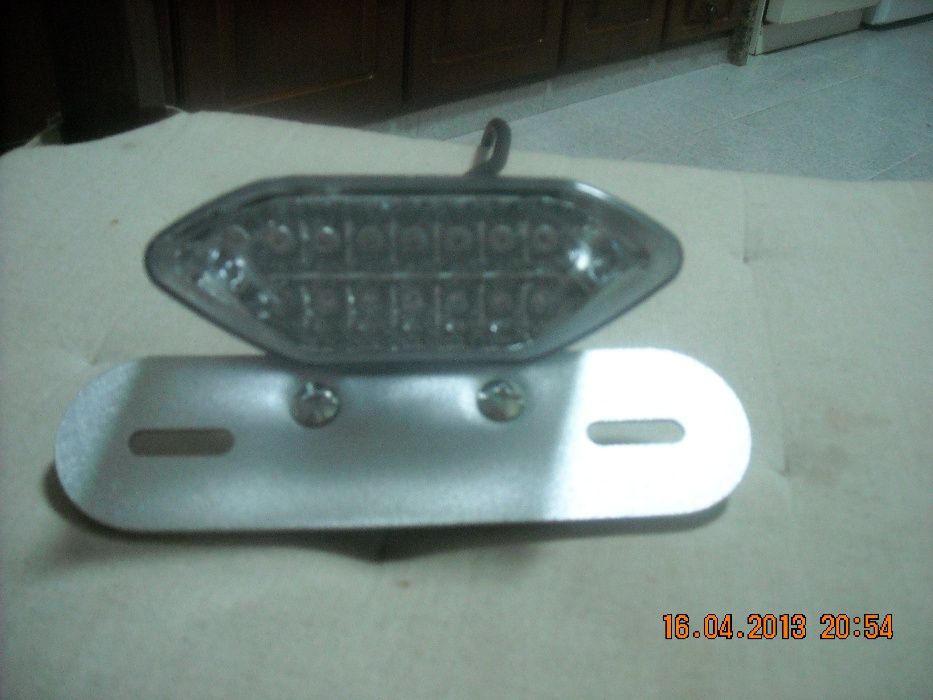 Farol universal com piscas incorporados em ledes para vários motos