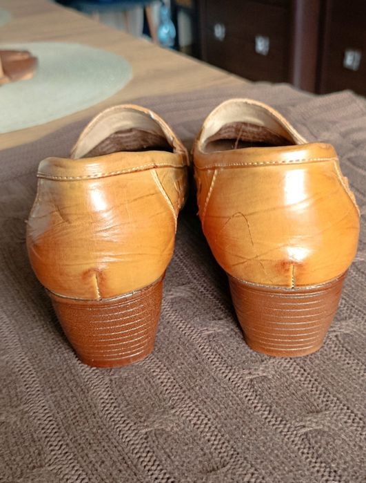 Buty damskie na koturnie