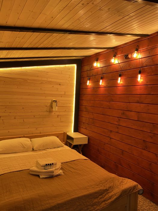 Будиночок з теплим басейном