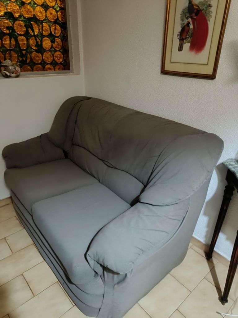 Sofá Nobuck cinza de 2 lugares