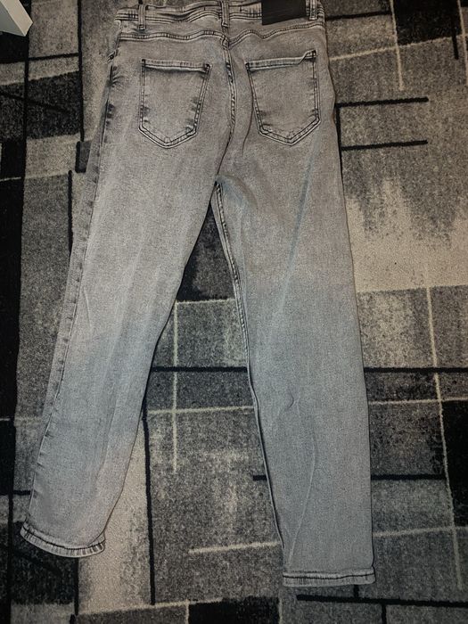 Сірі джинси для повсякденного використання