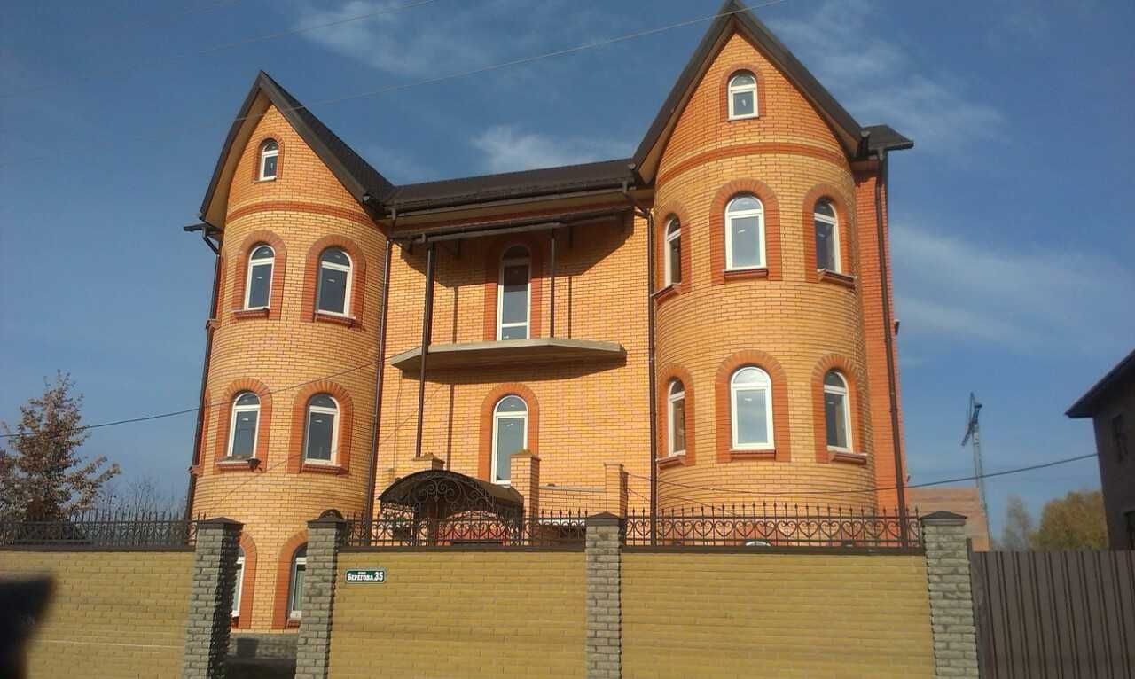 ПРОДАЖ 4-поверхового будинку, 462,5 кв.м., с. Гатне, Берегова,35