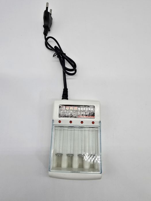 Carregador de pilhas novo