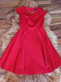 Elegancka czerwona sukienka