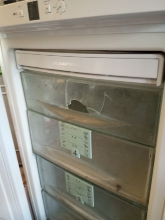 Морозильний шкаф