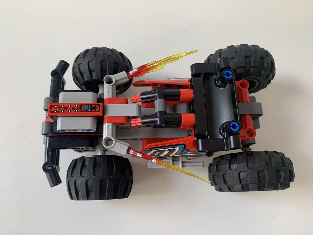 LEGO Technic Czerwona wyścigówka 42073 samojeżdżąca