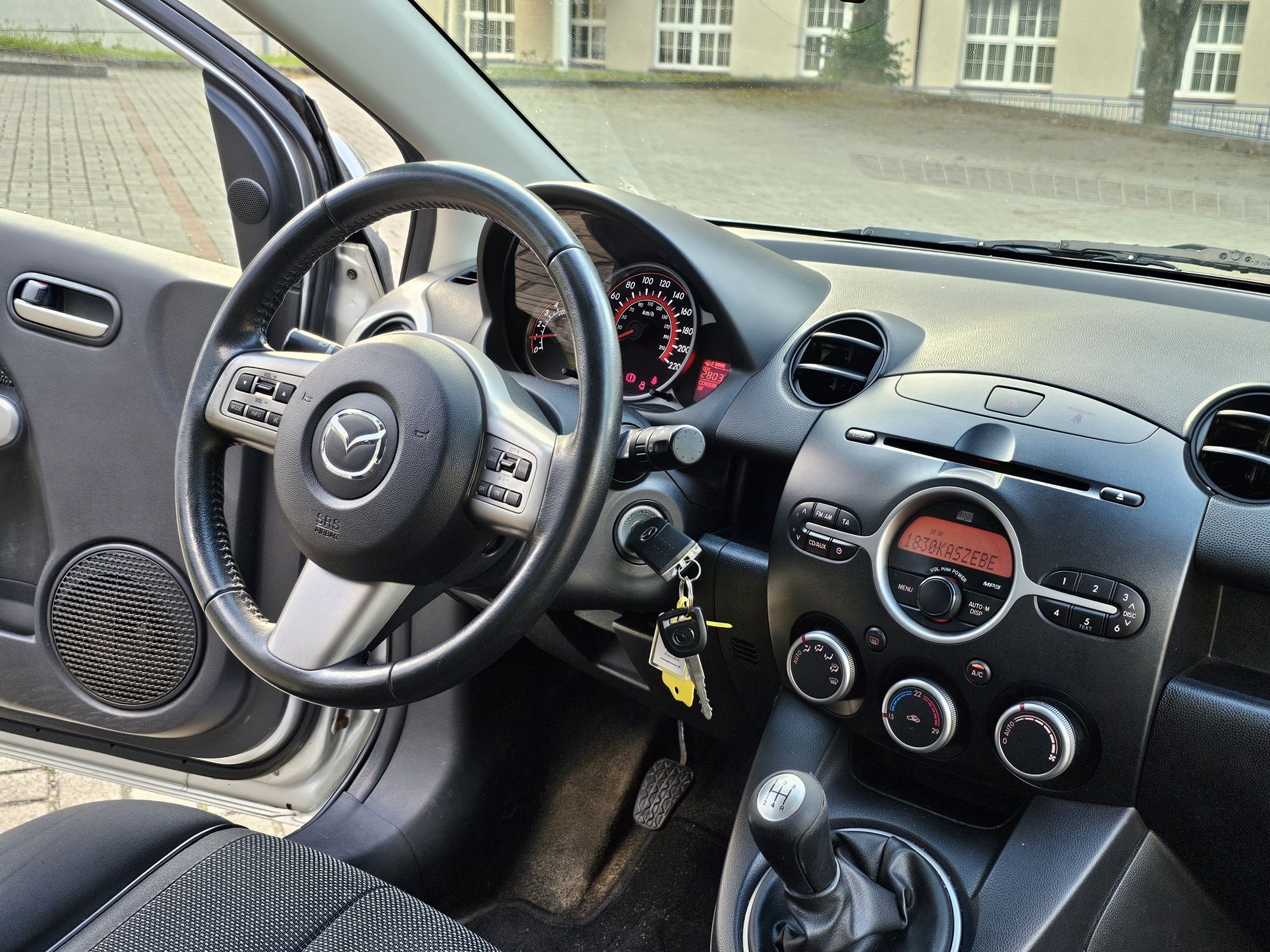 Zdrowa Zadbana/ Mazda 2/ 2010r/ 5 Drzwi/ Klimatyzacja/