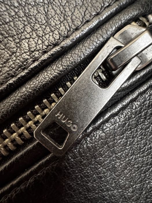 Продам кожаную куртку HUGO